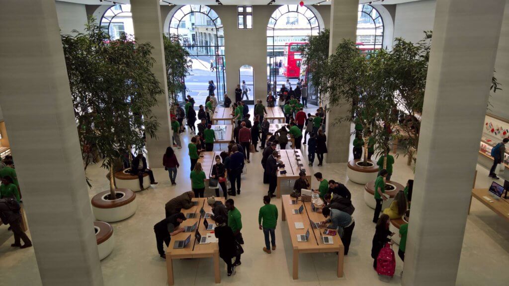 store staff performance at Apple