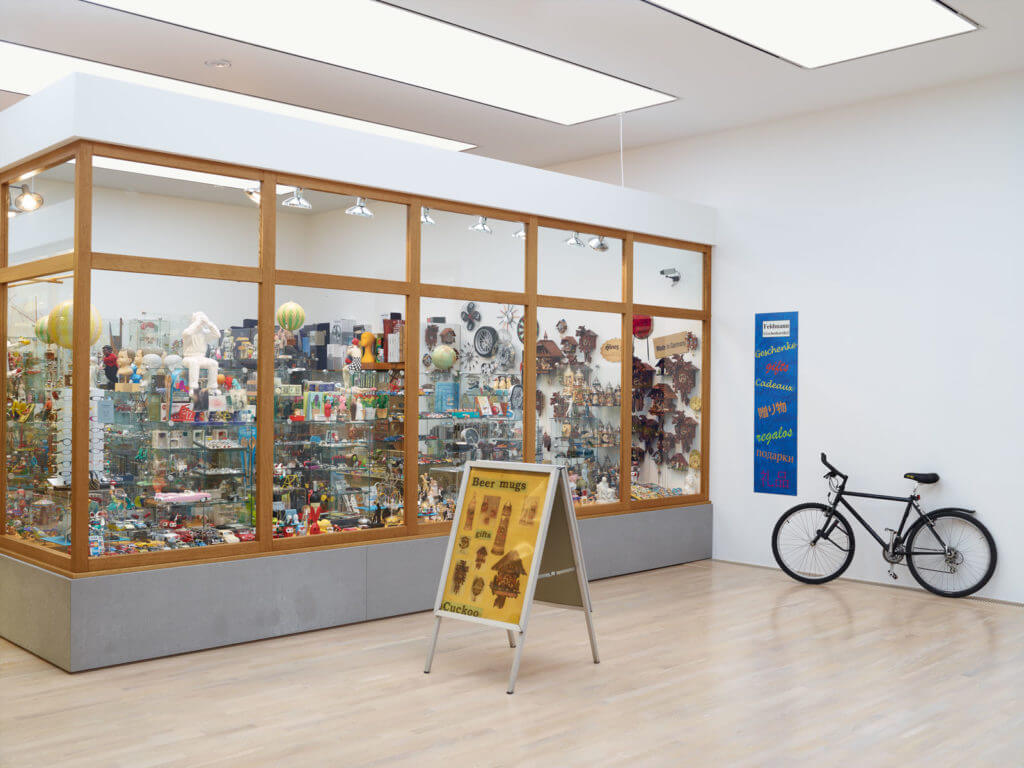 Store Art Hans-Peter Feldmann, Laden, 1975 –2015; Städtische Galerie at Lenbachhaus and Kunstbau München; © VG Bild-Kunst, Bonn 2017 / Photo: Städtische Galerie at Lenbachhaus and Kunstbau München
