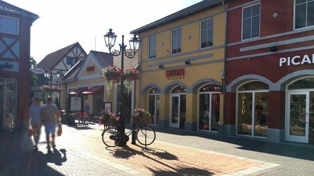 Premium Outlet McArthur Glen - Outlet Industry