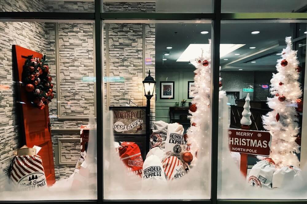 corona crisis tetail store window
